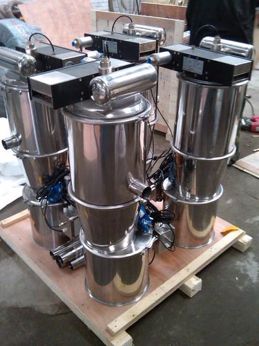 高效無塵 現(xiàn)代粉末上料機的應用與優(yōu)勢